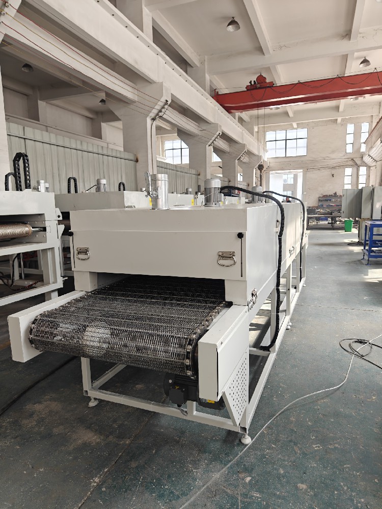 模（mó）具隧道烘箱